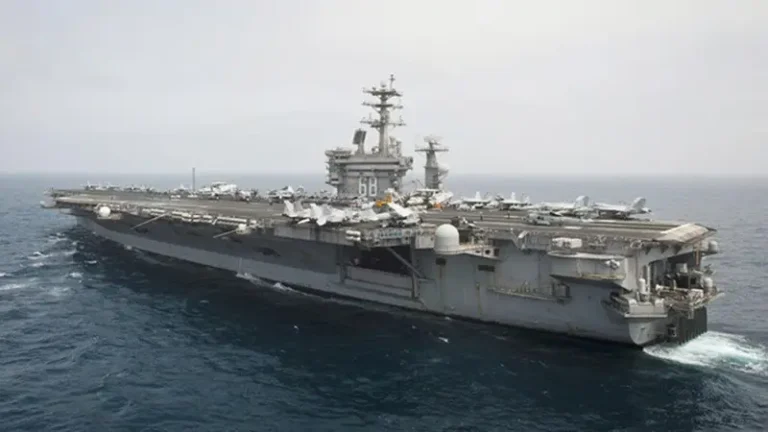 Kapal Induk Nimitz Berlayar Melintasi Indonesia Menuju Timur Tengah: Sinyal AS Siap Hadapi Iran?